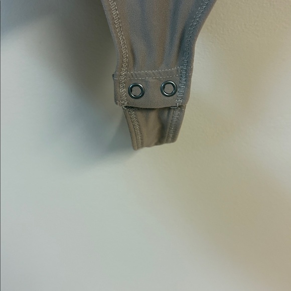 Abercrombie & Fitch Sculpt Matte Seamless Slash Scoop-Back Bodysuit size M - Picture 5 of 5